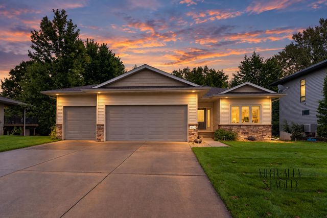 4022 Wedgewood Drive, Cedar Falls, IA 50613