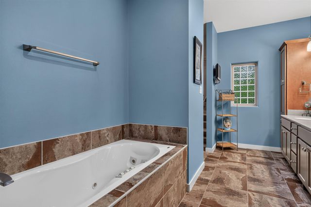 4022 Wedgewood Drive, Cedar Falls, IA 50613