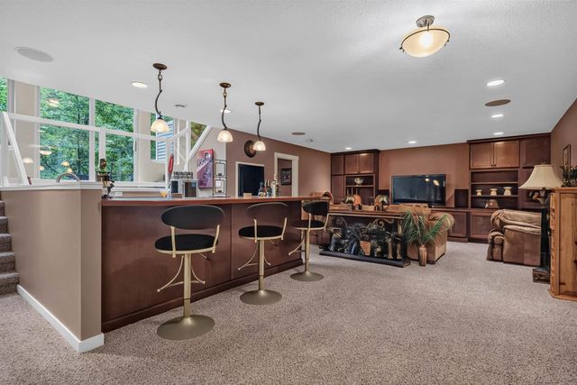 4022 Wedgewood Drive, Cedar Falls, IA 50613