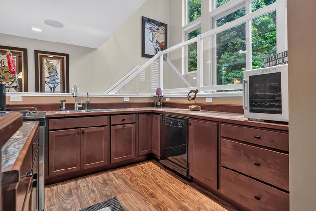 4022 Wedgewood Drive, Cedar Falls, IA 50613