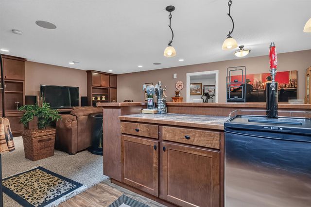 4022 Wedgewood Drive, Cedar Falls, IA 50613
