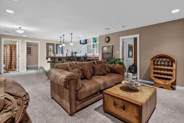 4022 Wedgewood Drive, Cedar Falls, IA 50613