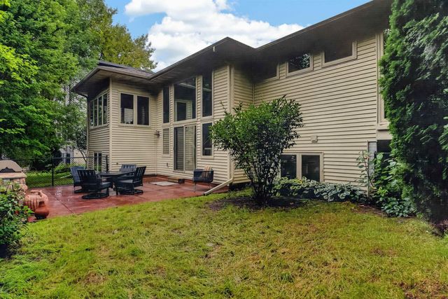 4022 Wedgewood Drive, Cedar Falls, IA 50613