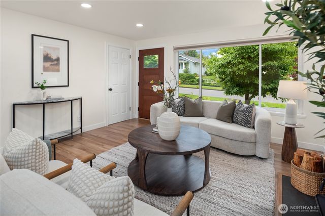 6439 Marshall Avenue SW, Seattle, WA 98136