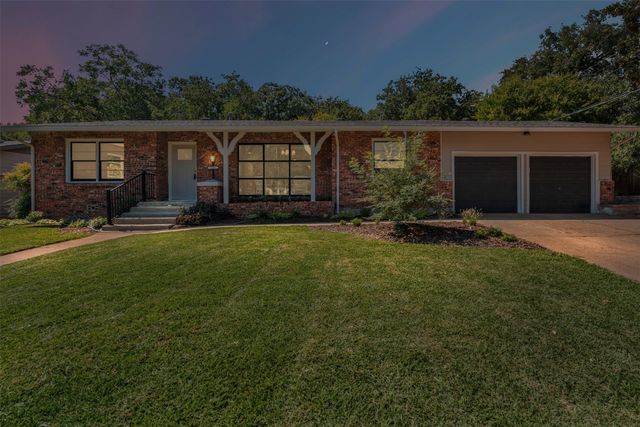 545 Hurstview Drive, Hurst, TX 76053