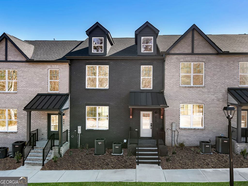 634 Oakleaf Grove Lane, Sugar Hill, GA 30518