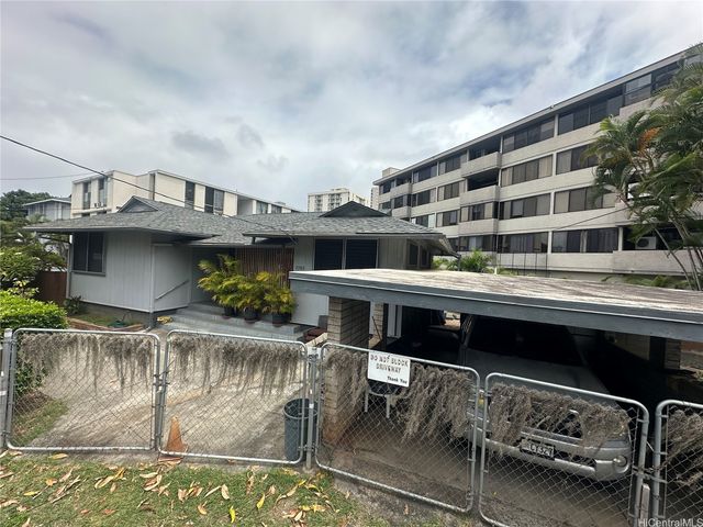 2742 Kaaha Street, Honolulu, HI 96826