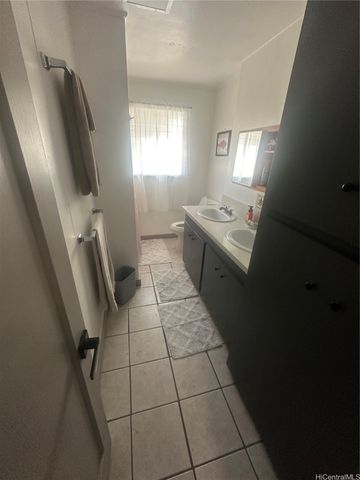 2742 Kaaha Street, Honolulu, HI 96826
