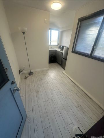 2742 Kaaha Street, Honolulu, HI 96826