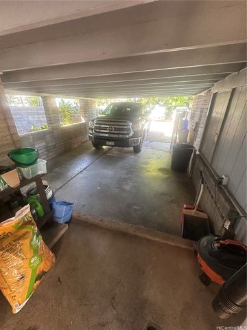 2742 Kaaha Street, Honolulu, HI 96826