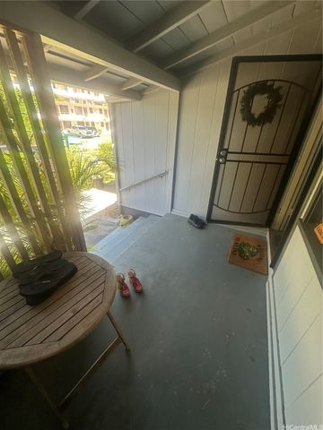 2742 Kaaha Street, Honolulu, HI 96826