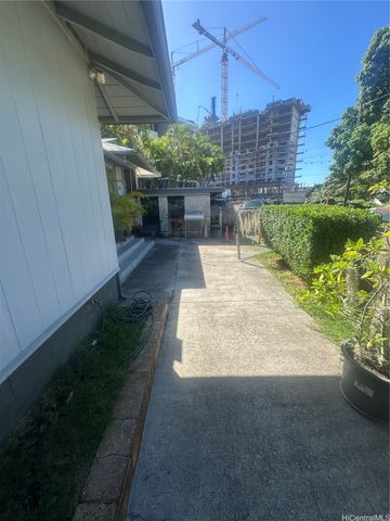 2742 Kaaha Street, Honolulu, HI 96826