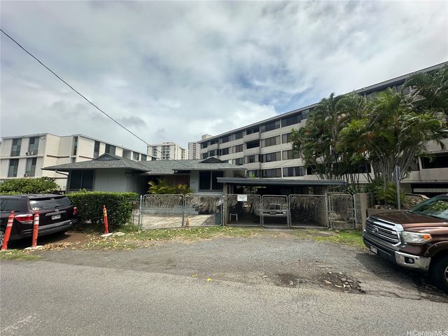 2742 Kaaha Street, Honolulu, HI 96826