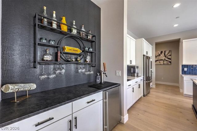 10214 Sequoia Glen Avenue, Las Vegas, NV 89166