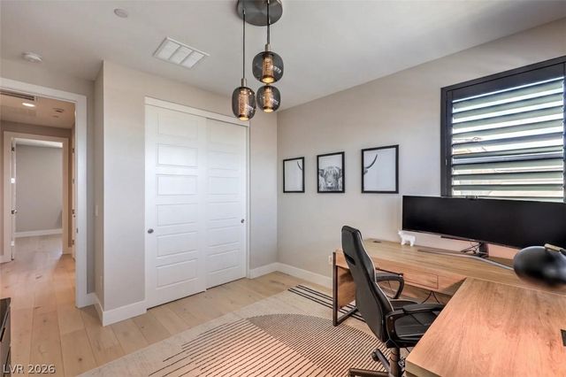 10214 Sequoia Glen Avenue, Las Vegas, NV 89166