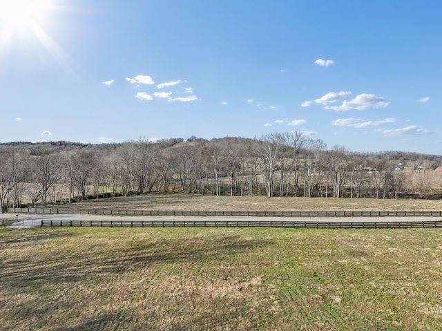 215 Hickman Creek Road S, Hickman, TN 38567