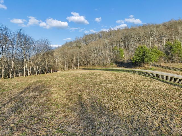 215 Hickman Creek Road S, Hickman, TN 38567