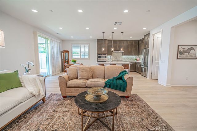 28824 Rise Court, Canyon Country, CA 91350