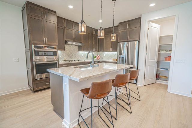 28824 Rise Court, Canyon Country, CA 91350
