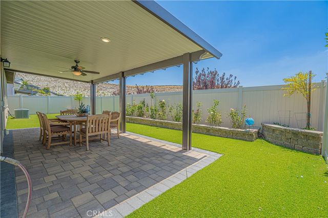 28824 Rise Court, Canyon Country, CA 91350