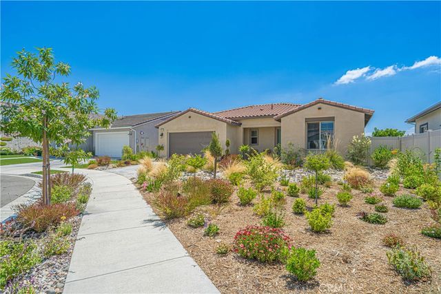 28824 Rise Court, Canyon Country, CA 91350