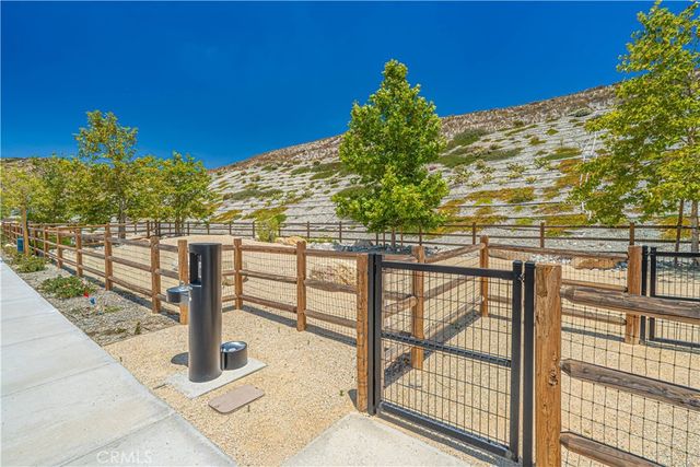 28824 Rise Court, Canyon Country, CA 91350