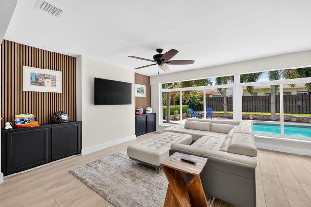 520 SE 14TH Street, Pompano Beach, FL 33060
