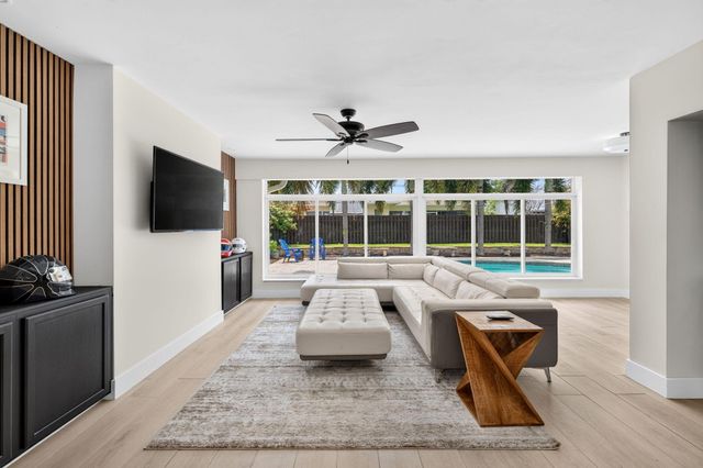 520 SE 14TH Street, Pompano Beach, FL 33060
