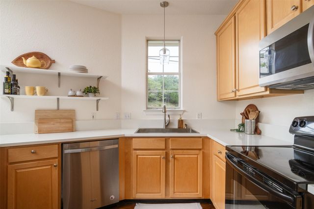 21900 Moulin DR, Spicewood, TX 78669