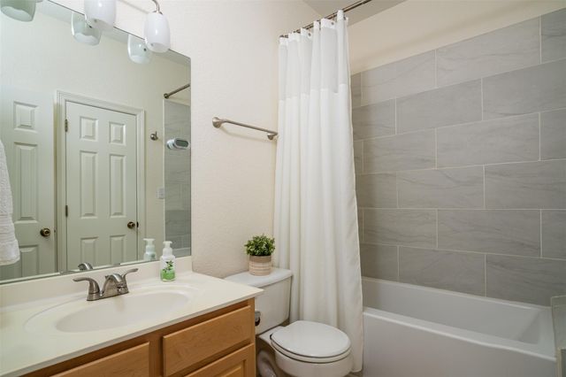 21900 Moulin DR, Spicewood, TX 78669