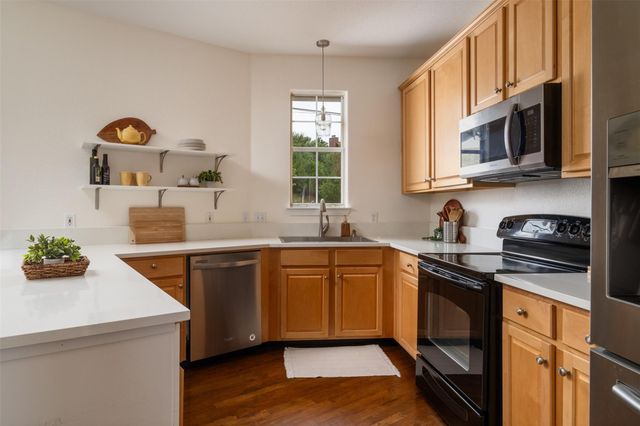 21900 Moulin DR, Spicewood, TX 78669