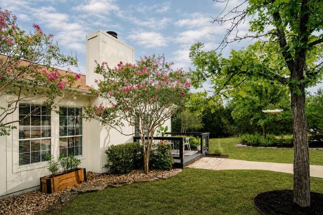 21900 Moulin DR, Spicewood, TX 78669