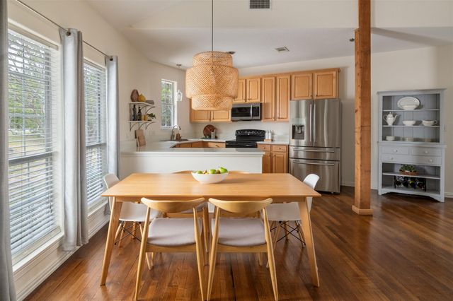21900 Moulin DR, Spicewood, TX 78669
