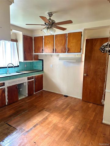 19394 Riverview Street, Detroit, MI 48219