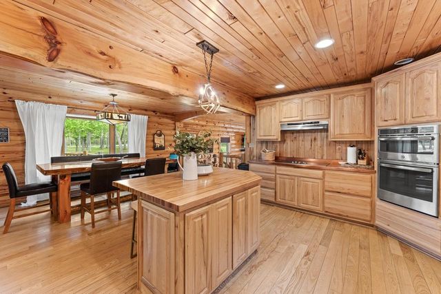 S2025 Park Lane, Reedsburg, WI 53959