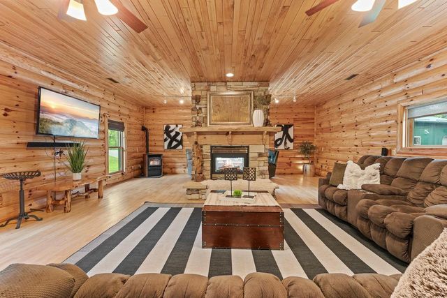 S2025 Park Lane, Reedsburg, WI 53959