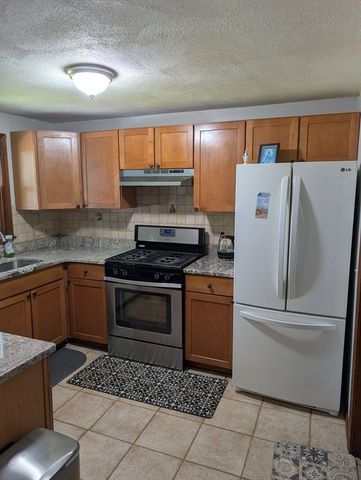215 Wellman Ave 215, Chelmsford, MA 01863