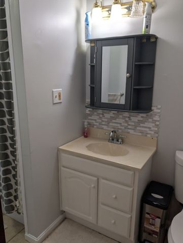 215 Wellman Ave 215, Chelmsford, MA 01863