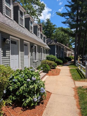 215 Wellman Ave 215, Chelmsford, MA 01863