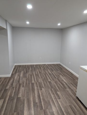 215 Wellman Ave 215, Chelmsford, MA 01863