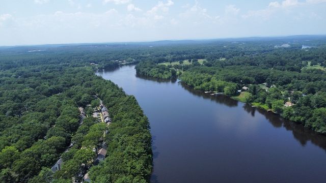 215 Wellman Ave 215, Chelmsford, MA 01863