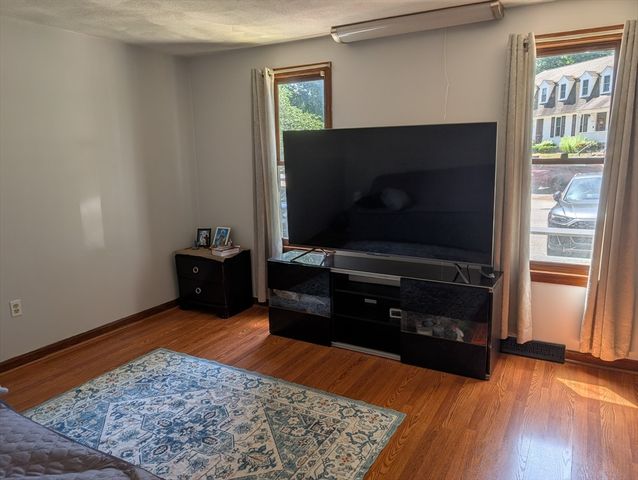 215 Wellman Ave 215, Chelmsford, MA 01863