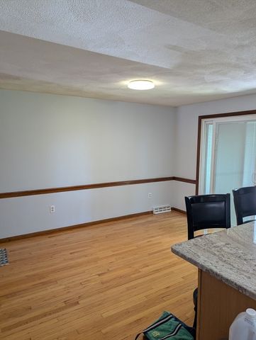 215 Wellman Ave 215, Chelmsford, MA 01863