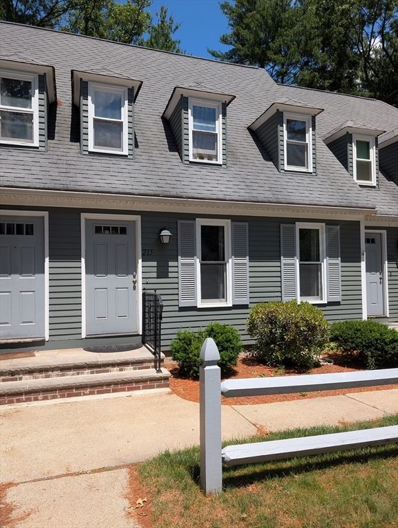 215 Wellman Ave 215, Chelmsford, MA 01863