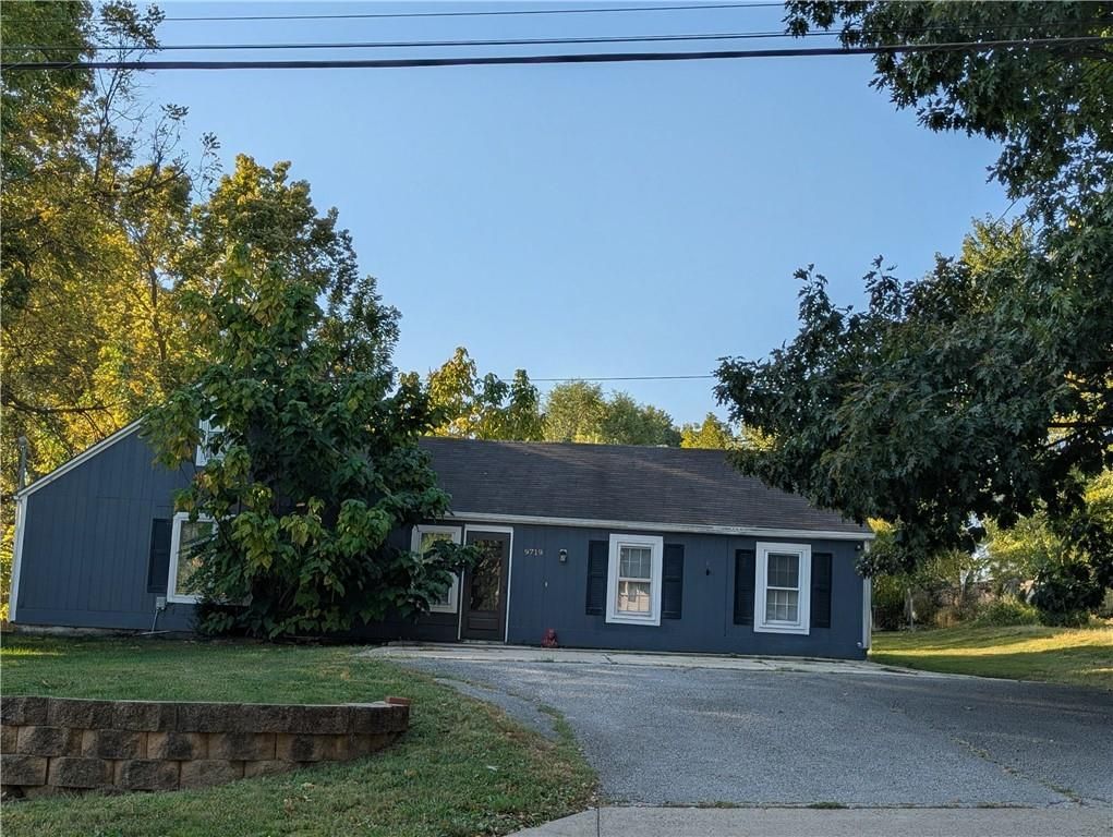 9719 W 53rd Street, Shawnee, KS 66203