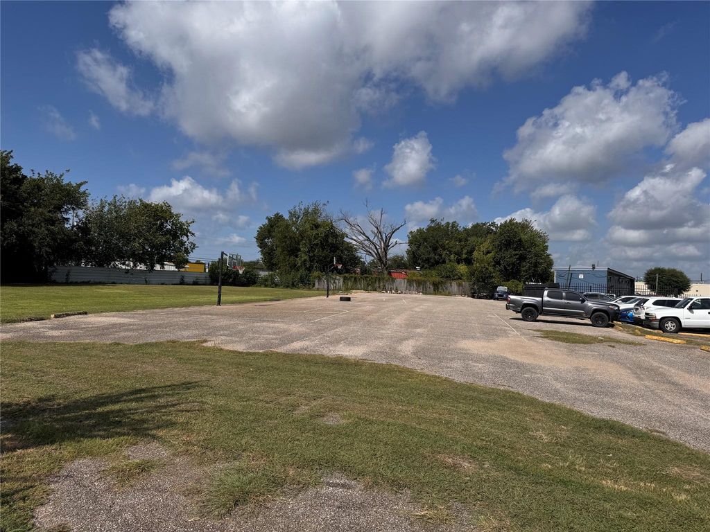 7151 Lawndale Street, Houston, TX 77023