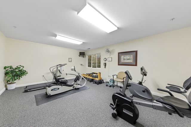 605 BARRINGTON Avenue 208, East Dundee, IL 60118