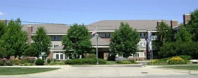 605 BARRINGTON Avenue 208, East Dundee, IL 60118