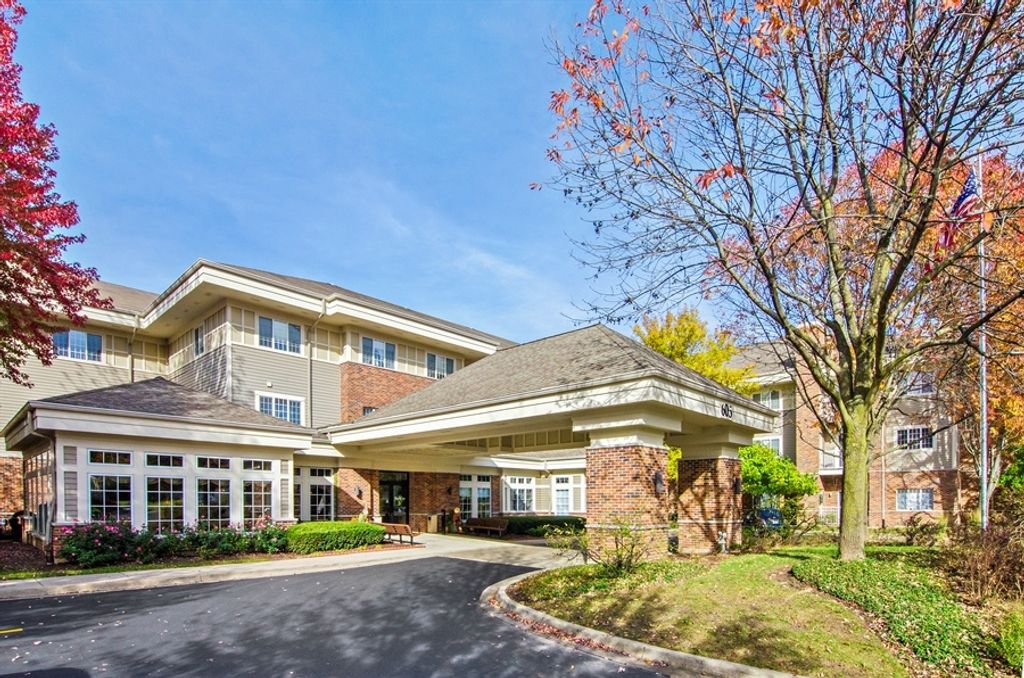 605 BARRINGTON Avenue 208, East Dundee, IL 60118