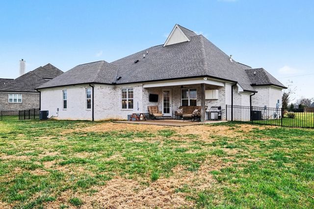 989 Westbrook Dr, Gallatin, TN 37066